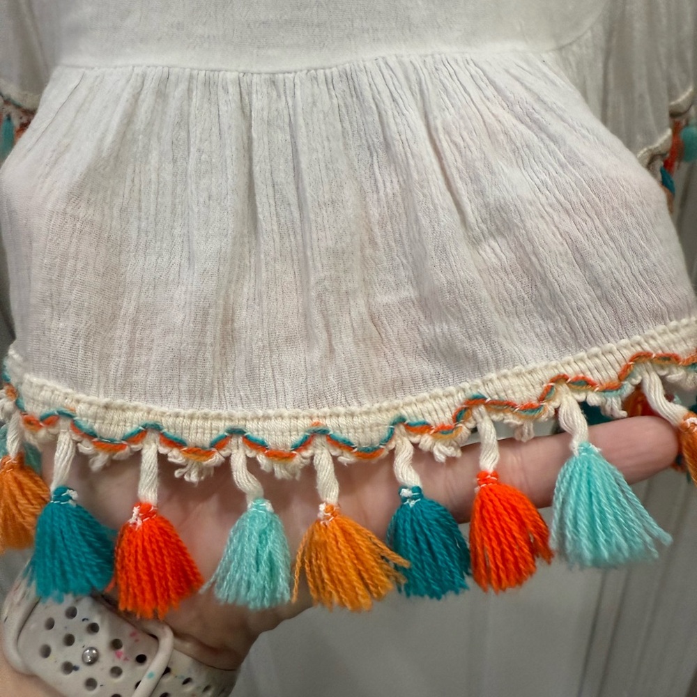 Crown & Ivy White Bell Sleeve Tunic With Tassels Size XL - Picture 4 of 6
